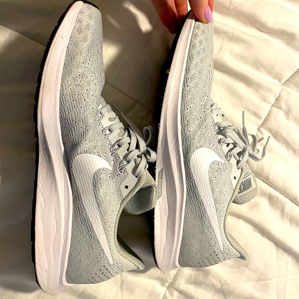 Nike Zoom Pegasus 35 women’s shoe in gray